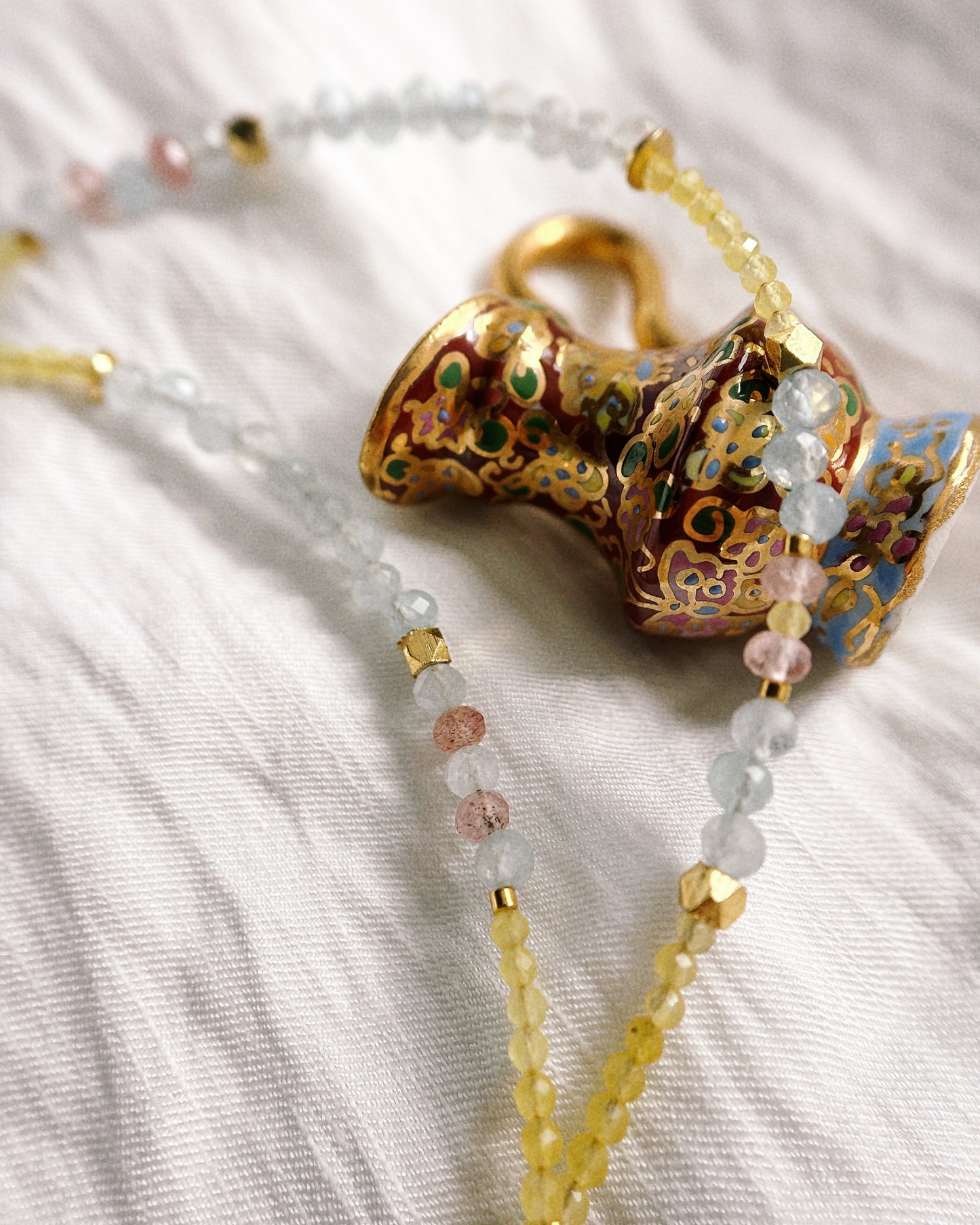 blue eyes necklace